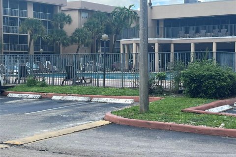 Copropriété à vendre à Hialeah, Floride: 3 chambres, 110.93 m2 № 1929863 - photo 30