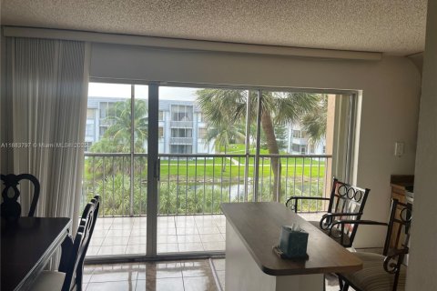 Copropriété à vendre à Hialeah, Floride: 3 chambres, 110.93 m2 № 1929863 - photo 11