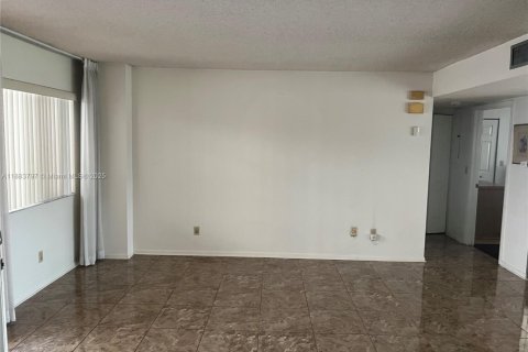 Copropriété à vendre à Hialeah, Floride: 3 chambres, 110.93 m2 № 1929863 - photo 5