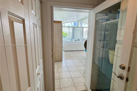 House in Key Largo, Florida 3 bedrooms, 279.73 sq.m. № 1937855 - photo 16