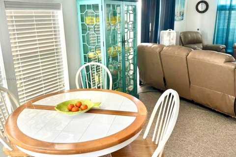 House in Key Largo, Florida 3 bedrooms, 279.73 sq.m. № 1937855 - photo 6