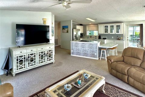 House in Key Largo, Florida 3 bedrooms, 279.73 sq.m. № 1937855 - photo 10