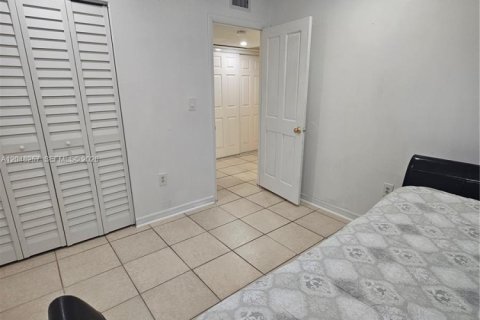 Touwnhouse à louer à Miami Gardens, Floride: 3 chambres, 107.95 m2 № 2334412 - photo 18