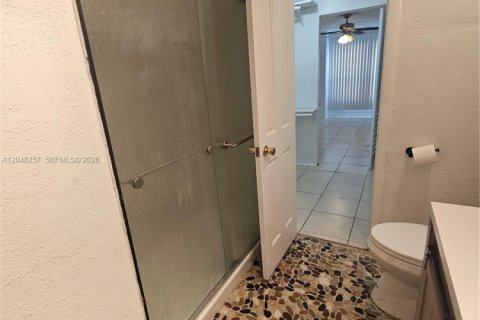 Touwnhouse à louer à Miami Gardens, Floride: 3 chambres, 107.95 m2 № 2334412 - photo 15