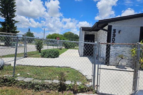 Touwnhouse à louer à Miami Gardens, Floride: 3 chambres, 107.95 m2 № 2334412 - photo 2