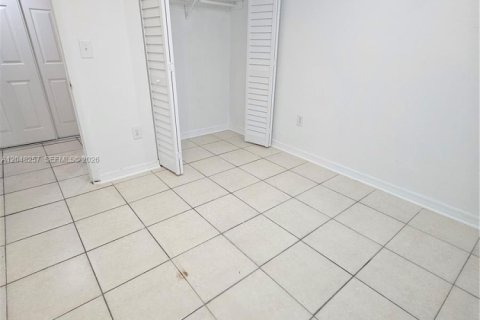 Touwnhouse à louer à Miami Gardens, Floride: 3 chambres, 107.95 m2 № 2334412 - photo 16