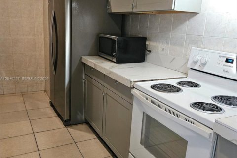 Touwnhouse à louer à Miami Gardens, Floride: 3 chambres, 107.95 m2 № 2334412 - photo 11