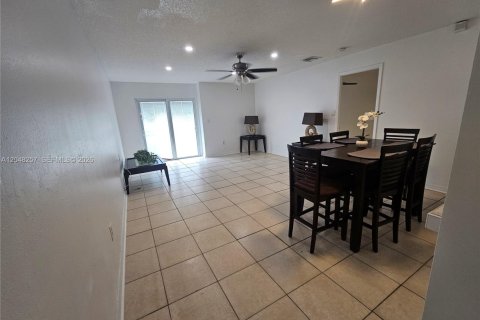Touwnhouse à louer à Miami Gardens, Floride: 3 chambres, 107.95 m2 № 2334412 - photo 5