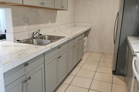 Touwnhouse à louer à Miami Gardens, Floride: 3 chambres, 107.95 m2 № 2334412 - photo 7