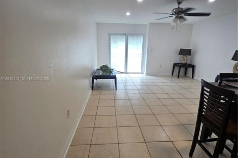 Touwnhouse à louer à Miami Gardens, Floride: 3 chambres, 107.95 m2 № 2334412 - photo 6