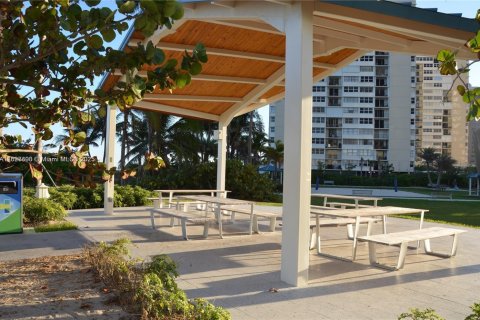 Купить кондоминиум в Халландейл-Бич, Флорида 1 спальня, 104.98м2, № 1980544 - фото 27