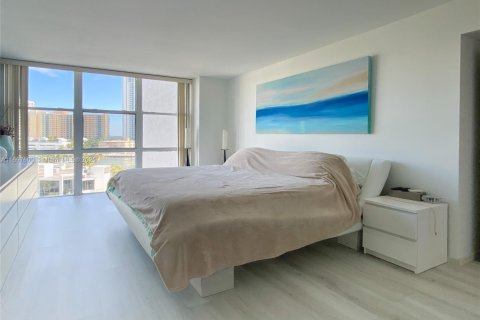 Купить кондоминиум в Халландейл-Бич, Флорида 1 спальня, 104.98м2, № 1980544 - фото 9