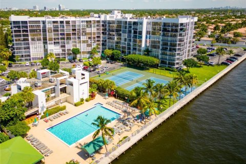 Купить кондоминиум в Халландейл-Бич, Флорида 1 спальня, 104.98м2, № 1980544 - фото 17