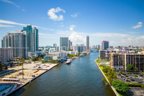 Купить кондоминиум в Халландейл-Бич, Флорида 1 спальня, 104.98м2, № 1980544 - фото 20