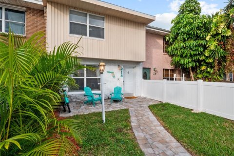 Townhouse in Cape Canaveral, Florida 2 bedrooms, 86.96 sq.m. № 2258771 - photo 28
