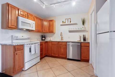 Townhouse in Cape Canaveral, Florida 2 bedrooms, 86.96 sq.m. № 2258771 - photo 10