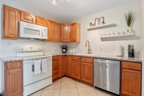 Townhouse in Cape Canaveral, Florida 2 bedrooms, 86.96 sq.m. № 2258771 - photo 5