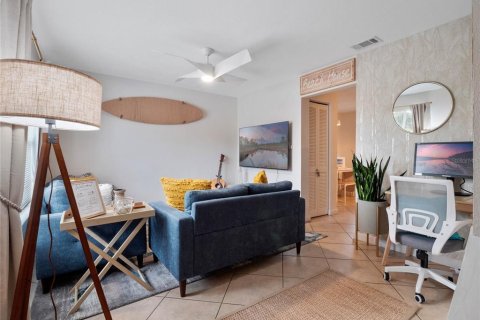 Townhouse in Cape Canaveral, Florida 2 bedrooms, 86.96 sq.m. № 2258771 - photo 20