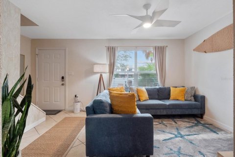Townhouse in Cape Canaveral, Florida 2 bedrooms, 86.96 sq.m. № 2258771 - photo 4