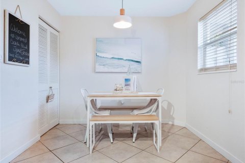 Townhouse in Cape Canaveral, Florida 2 bedrooms, 86.96 sq.m. № 2258771 - photo 8