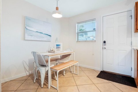 Townhouse in Cape Canaveral, Florida 2 bedrooms, 86.96 sq.m. № 2258771 - photo 19