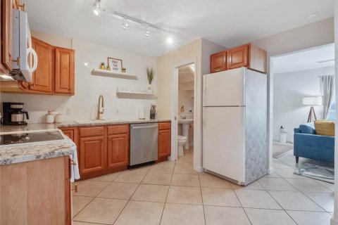 Townhouse in Cape Canaveral, Florida 2 bedrooms, 86.96 sq.m. № 2258771 - photo 9