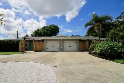 Propiedad comercial en Sarasota, Florida 4 dormitorios, 223.24 m2 № 2105715