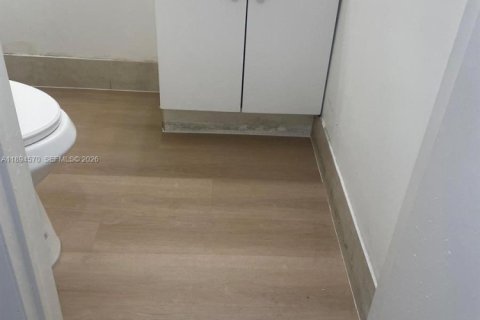 Condo in Lauderhill, Florida, 1 bedroom  № 2171510 - photo 5