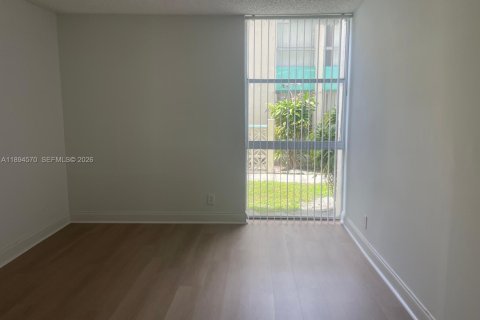 Condo in Lauderhill, Florida, 1 bedroom  № 2171510 - photo 7