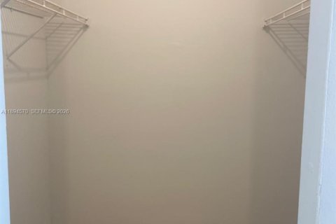 Condo in Lauderhill, Florida, 1 bedroom  № 2171510 - photo 9