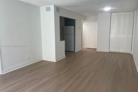 Condo in Lauderhill, Florida, 1 bedroom  № 2171510 - photo 6
