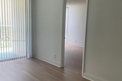 Condo in Lauderhill, Florida, 1 bedroom  № 2171510 - photo 3