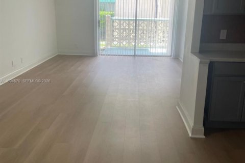 Condo in Lauderhill, Florida, 1 bedroom  № 2171510 - photo 2