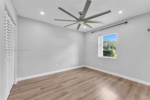 House in Davie, Florida 4 bedrooms, 148.36 sq.m. № 1954927 - photo 18