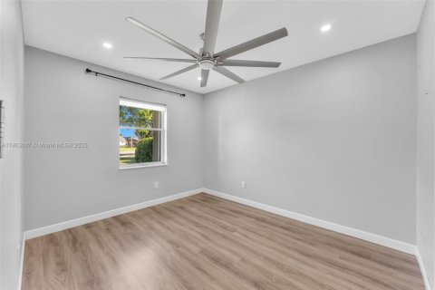 House in Davie, Florida 4 bedrooms, 148.36 sq.m. № 1954927 - photo 14