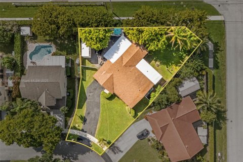 House in Davie, Florida 4 bedrooms, 148.36 sq.m. № 1954927 - photo 5