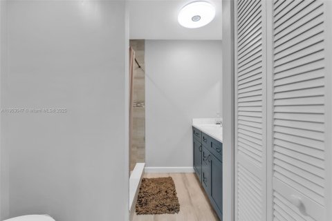 House in Davie, Florida 4 bedrooms, 148.36 sq.m. № 1954927 - photo 11