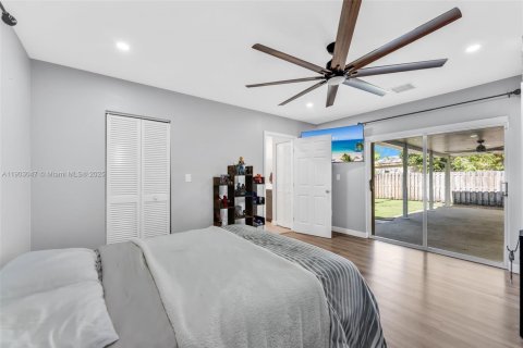 House in Davie, Florida 4 bedrooms, 148.36 sq.m. № 1954927 - photo 10