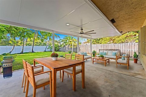 House in Davie, Florida 4 bedrooms, 148.36 sq.m. № 1954927 - photo 28