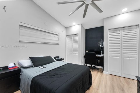 House in Davie, Florida 4 bedrooms, 148.36 sq.m. № 1954927 - photo 8