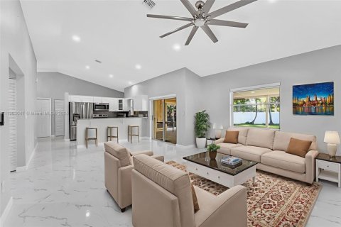 House in Davie, Florida 4 bedrooms, 148.36 sq.m. № 1954927 - photo 26