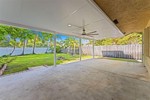 House in Davie, Florida 4 bedrooms, 148.36 sq.m. № 1954927 - photo 27