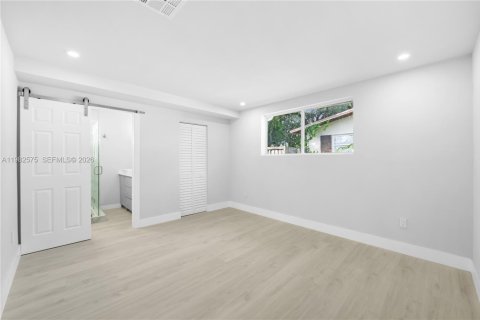 House in Miami, Florida 3 bedrooms, 153.29 sq.m. № 2049393 - photo 5