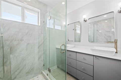 House in Miami, Florida 3 bedrooms, 153.29 sq.m. № 2049393 - photo 10