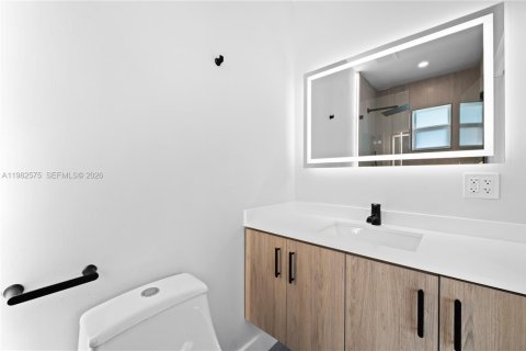 House in Miami, Florida 3 bedrooms, 153.29 sq.m. № 2049393 - photo 17