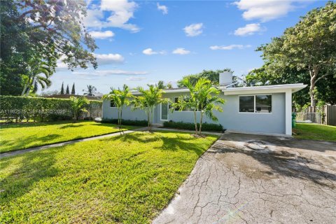 House in Miami, Florida 3 bedrooms, 153.29 sq.m. № 2049393 - photo 23