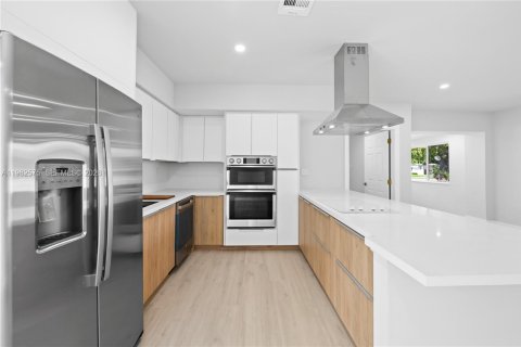 House in Miami, Florida 3 bedrooms, 153.29 sq.m. № 2049393 - photo 7