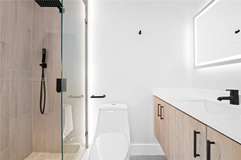 House in Miami, Florida 3 bedrooms, 153.29 sq.m. № 2049393 - photo 19