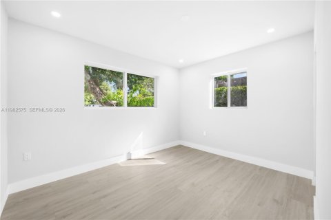 House in Miami, Florida 3 bedrooms, 153.29 sq.m. № 2049393 - photo 14