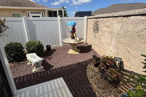House in The Villages, Florida 2 bedrooms, 117.99 sq.m. № 2214629 - photo 5